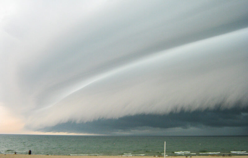 Shelf Cloud comes ashore in Grand Haven, MI on Lake Michigan July 18, 2010