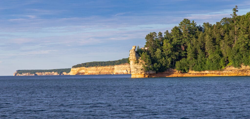 Rounding the turn to the pictured rocks